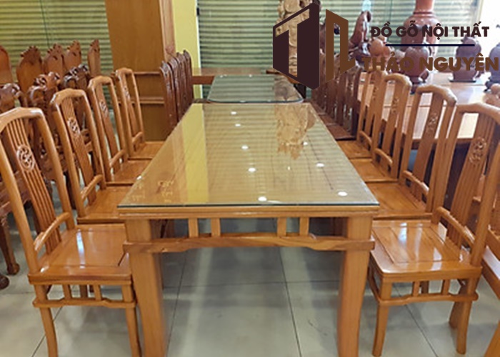 bàn ăn gỗ tại Tam Kỳ của Thảo Nguyên
