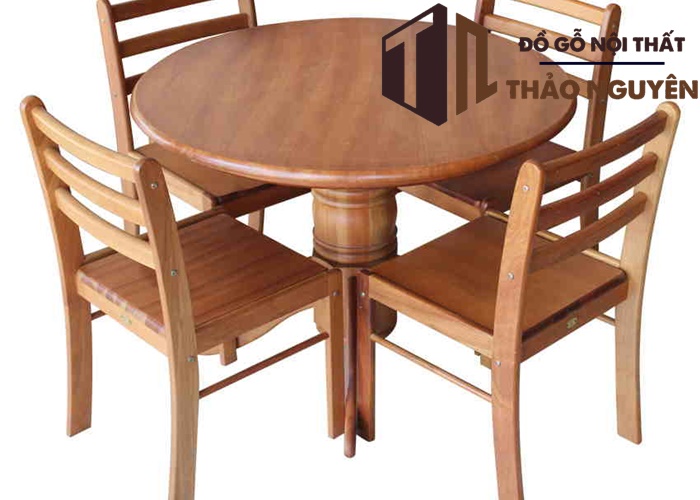 bàn ăn gỗ chất lượng và chắc chắn